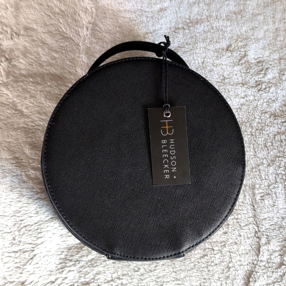 Hudson + Bleecker Preto Nomad Round Travel Case